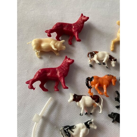Vintage Farm tiny Animal & Figures Toy Set With Fencing - Picture 5 of 7